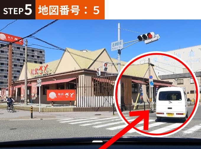 百済駅前交差点(右折後は左レーンへ)