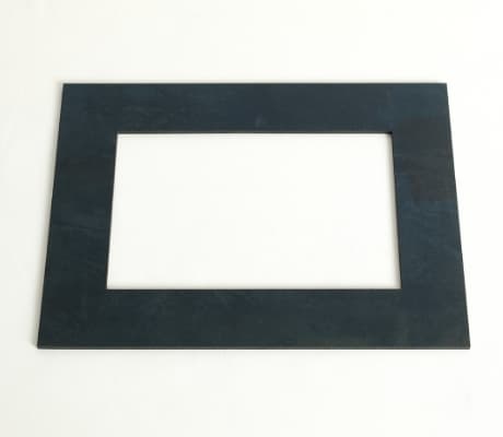 ゴムの角型パッキン。長方形の内側を中抜きしたカット品。