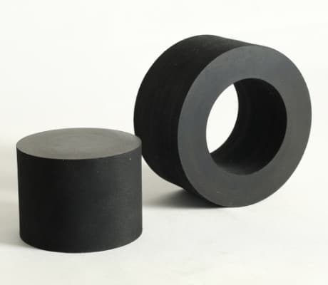 ゴム製の丸筒部品。サイズ違いのカップリングサンプル。