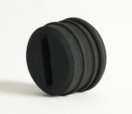 円すい形に加工したゴム部品。ホーン形状の特殊パーツサンプル。